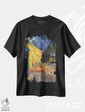 تیشرت طرح دار تراس کافه در میدان دو فوروم، ۱۸۸۸، هنر فاخر کلاسیک اثر ونسان ون گوگ | فروشگاه ایماژ