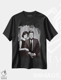 تیشرت طرح دار پرترهٔ جان و جکی کندی، عکاسی سیاه و سفید اثر هنرمند ناشناس | immage.ir