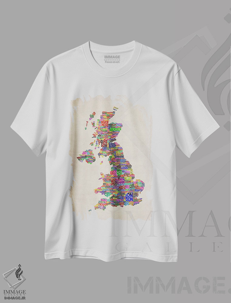 تیشرت طرح دار نقشهٔ متنی شهرهای بریتانیا و بریتانیای کبیر IV، آبستره اثر مایکل تامپست | immage.ir