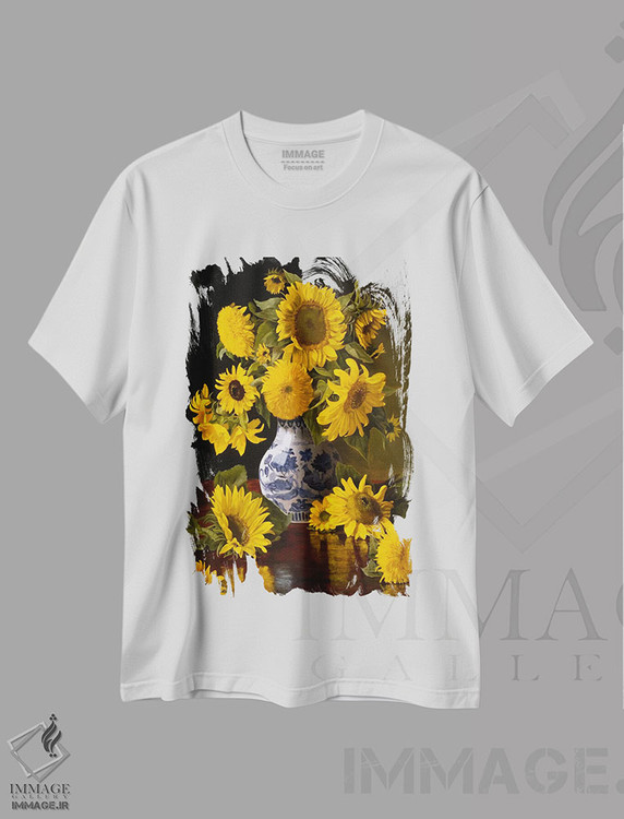 تیشرت طرح دار آفتابگردان ها در گلدان چینی آبی و سفید، دکور معاصر اثر کریستوفر پیرس | immage.ir