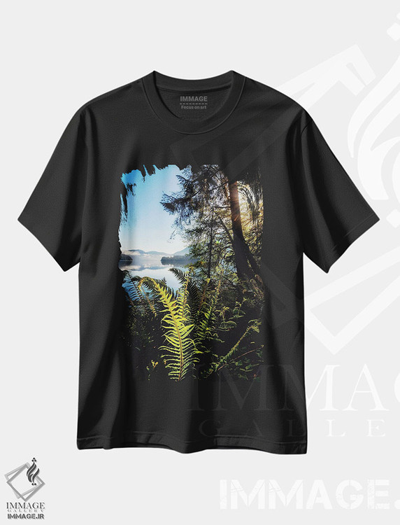 تیشرت طرح دار چشم انداز کنار دریاچه، مدیوم اثر اندی اموس | فروشگاه ایماژ