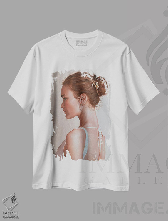 تیشرت طرح دار دختر با سنجاق سر، هنر فاخر معاصر اثر آرتور آنوخین | immage.ir