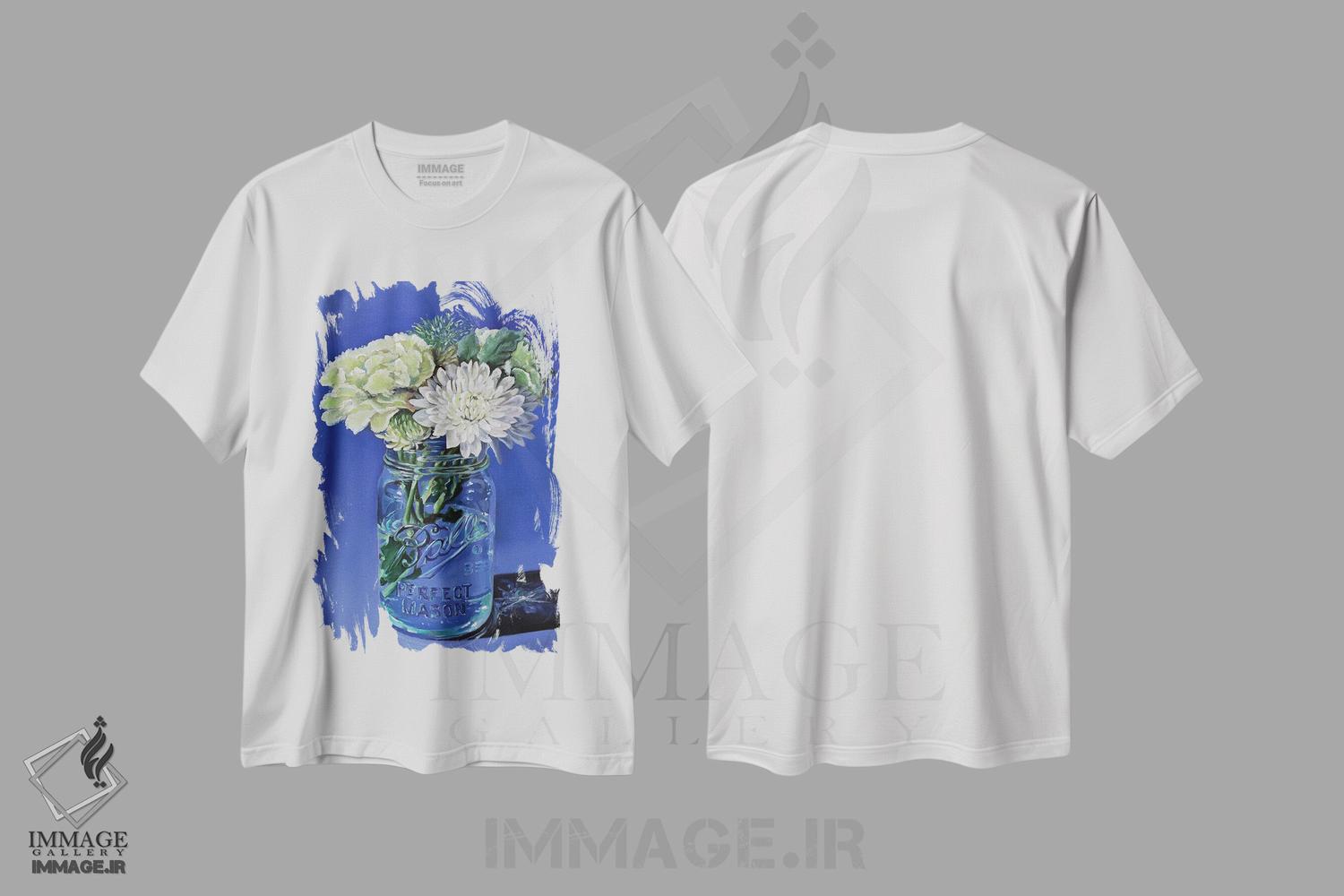 تیشرت طرح دار شیشهٔ مربا با گل ها، هنر فاخر معاصر اثر ابرا جانسون | immage.ir