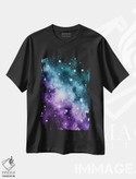 تیشرت طرح دار رویای سحابی کهکشانی بنفش و سبزآبی III، آبستره اثر هنر آنیتا و بلا | immage.ir