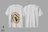 تیشرت طرح دار آگات قهوه ای ملایم با ورقه طلایی براق I، آبستره اثر هنر آنیتا و بلا | فروشگاه ایماژ