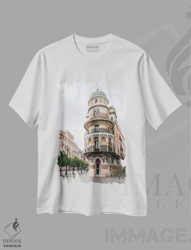 تیشرت طرح دار ساختمان لا آدریاتیکا در سویا یکم، مدیوم اثر هنر آنیتا و بلا | فروشگاه ایماژ