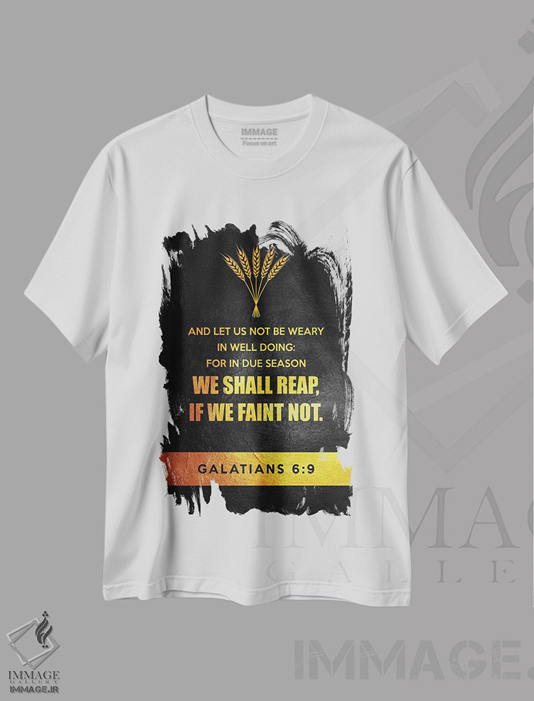 تیشرت طرح دار آیه ای از انجیل غلاطیان ۶:۹، تزئینی اثر آدریان بالدُوینو | فروشگاه ایماژ
