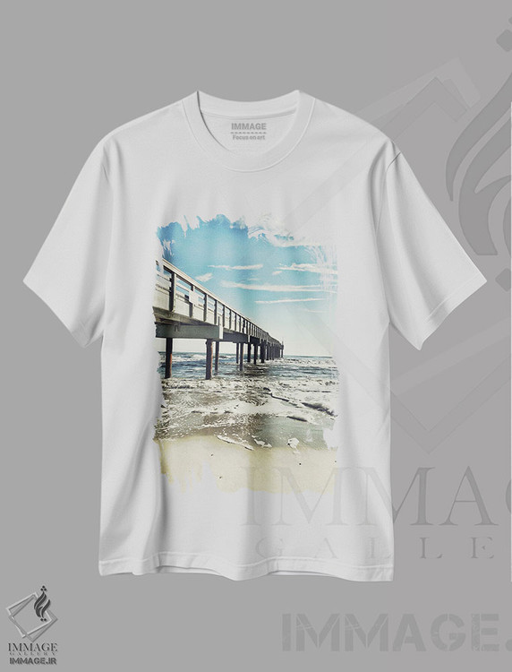 تیشرت طرح دار کنار اسکله، مدیوم اثر آکوستا | immage.ir