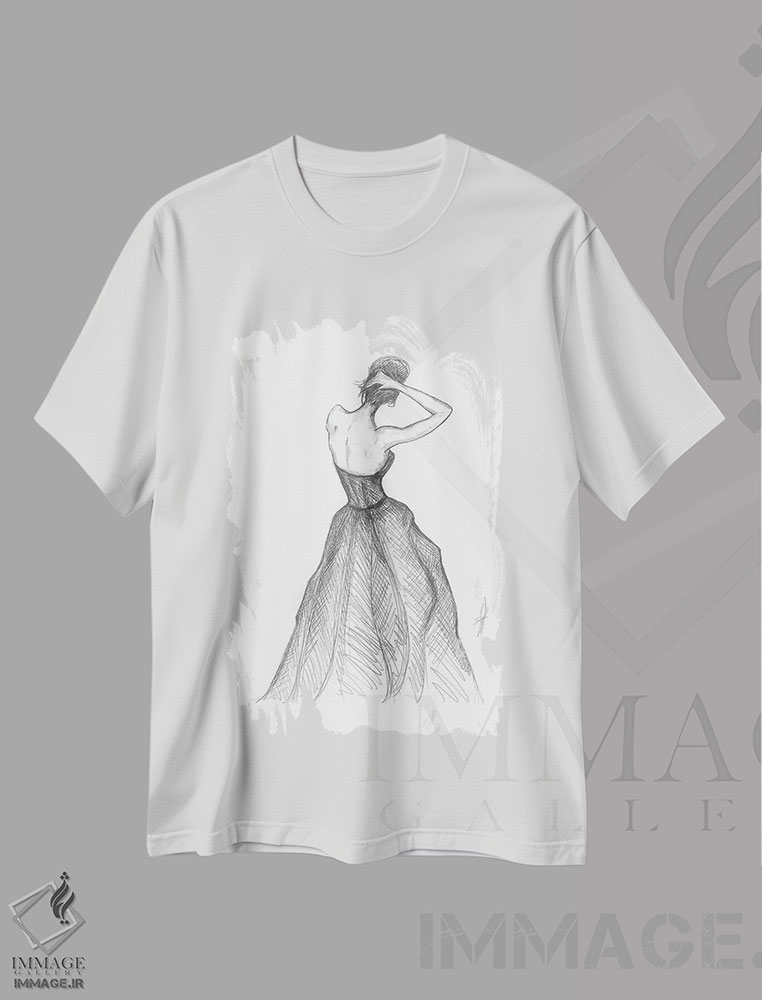 تیشرت طرح دار زنی با دامن مشکی، دست نقاشی و طراحی دستی اثر آلساندرو دلا توره | immage.ir