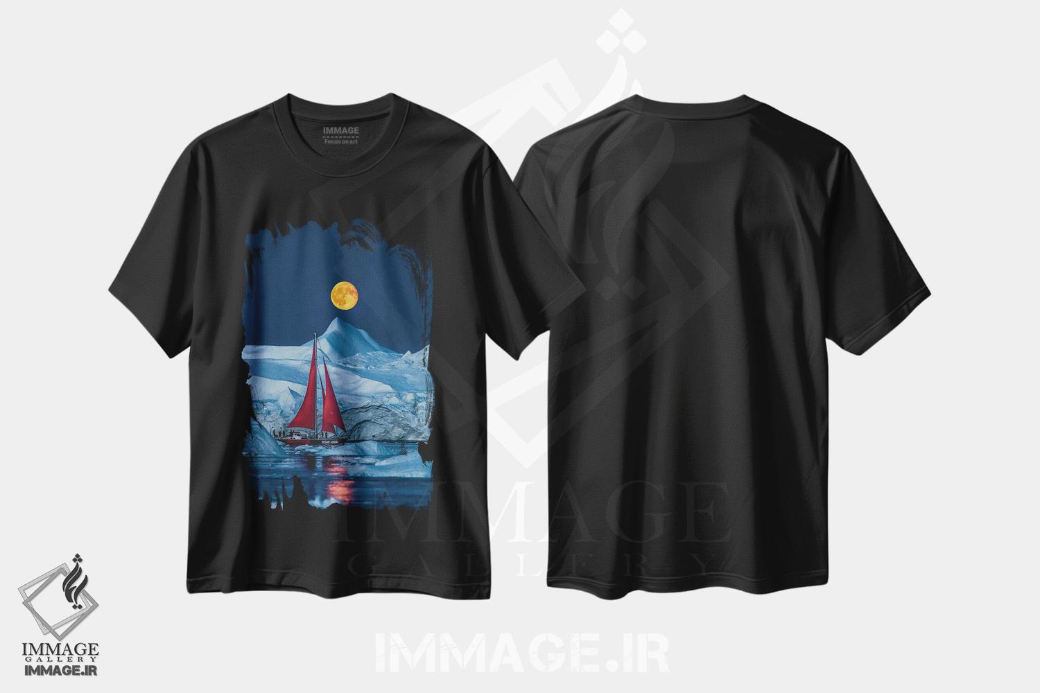 تیشرت طرح دار قایق بادبانی قرمز کنار کوه یخی گرینلند با ماه کامل، مدیوم اثر الکس جی پرز | فروشگاه ایماژ