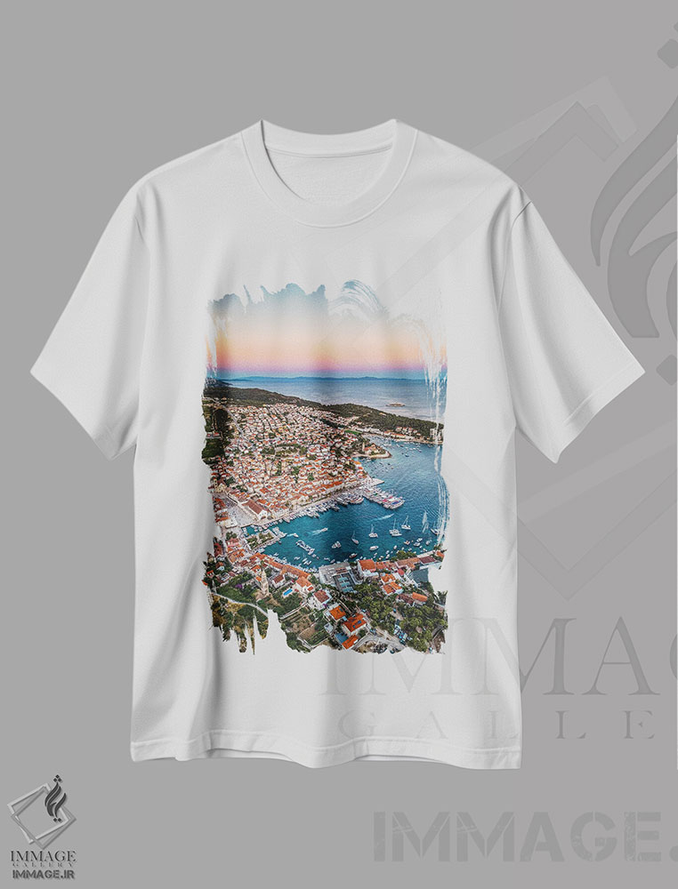 تیشرت طرح دار منظره افقی شهر کوچک هوار در غروب، مدیوم اثر الکس جی پرز | immage.ir