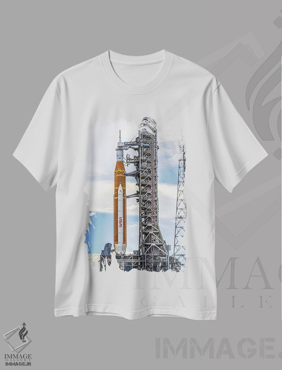 تیشرت طرح دار نمای نزدیک موشک آرتیمیس SLS ناسا بر سکوی پرتاب، مدیوم اثر الکس جی پرز | immage.ir