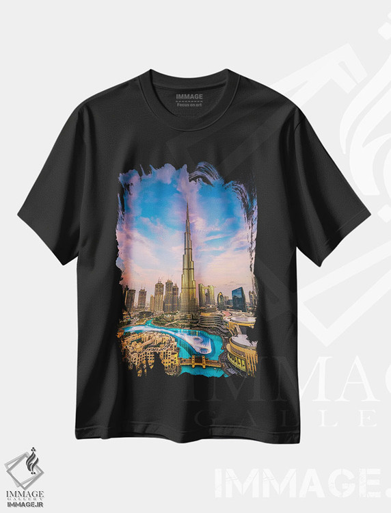 تیشرت طرح دار نمای شهری برج خلیفه دبی در غروب آفتاب II، مدیوم اثر الکس جی پرز | فروشگاه ایماژ