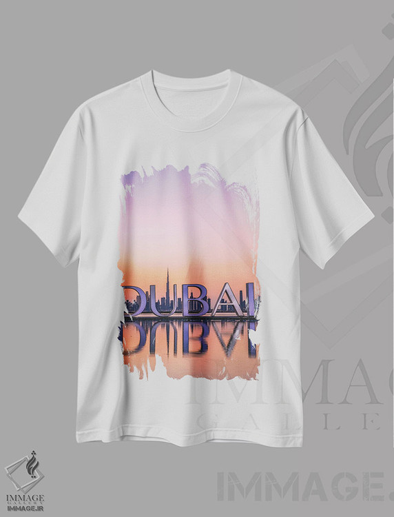تیشرت طرح دار انعکاس نمای شهری بندر دبی در غروب آفتاب، مدیوم اثر الکس جی پرز | immage.ir