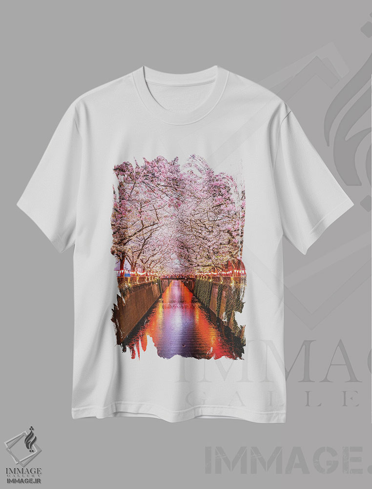 تیشرت طرح دار رودخانه با شکوفه های گیلاس ژاپن III، مدیوم اثر الکس جی پرز | immage.ir