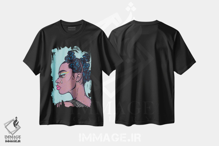 تیشرت طرح دار دختر کمیک گریان با موهای مشکی، هنر فاخر معاصر اثر آلیسون گاتچل | فروشگاه ایماژ
