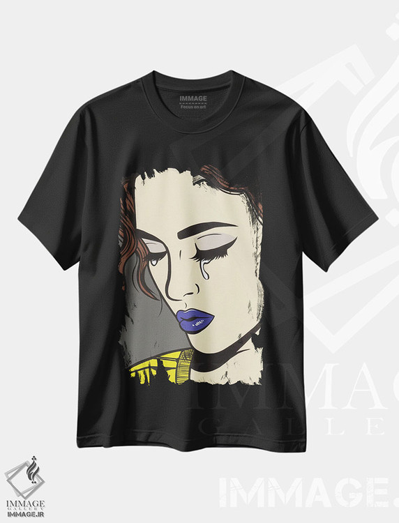 تیشرت طرح دار دختر کمیک گریان با موهای قهوه ای تیره، هنر فاخر معاصر اثر آلیسون گاتچل | فروشگاه ایماژ