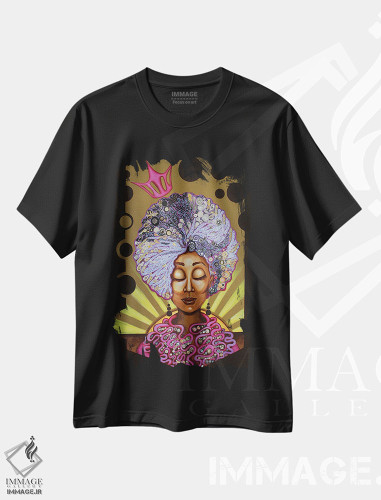 تیشرت طرح دار تاجدار با موهای فر، هنر آمریکایی آفریقایی تبار اثر اشلی جوی | فروشگاه ایماژ