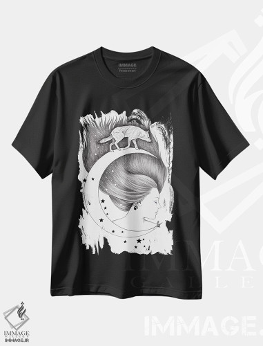 تیشرت طرح دار ماه پیمای، نقاشی و تصویرگری سیاه و سفید اثر آندریا هرنیاک | فروشگاه ایماژ