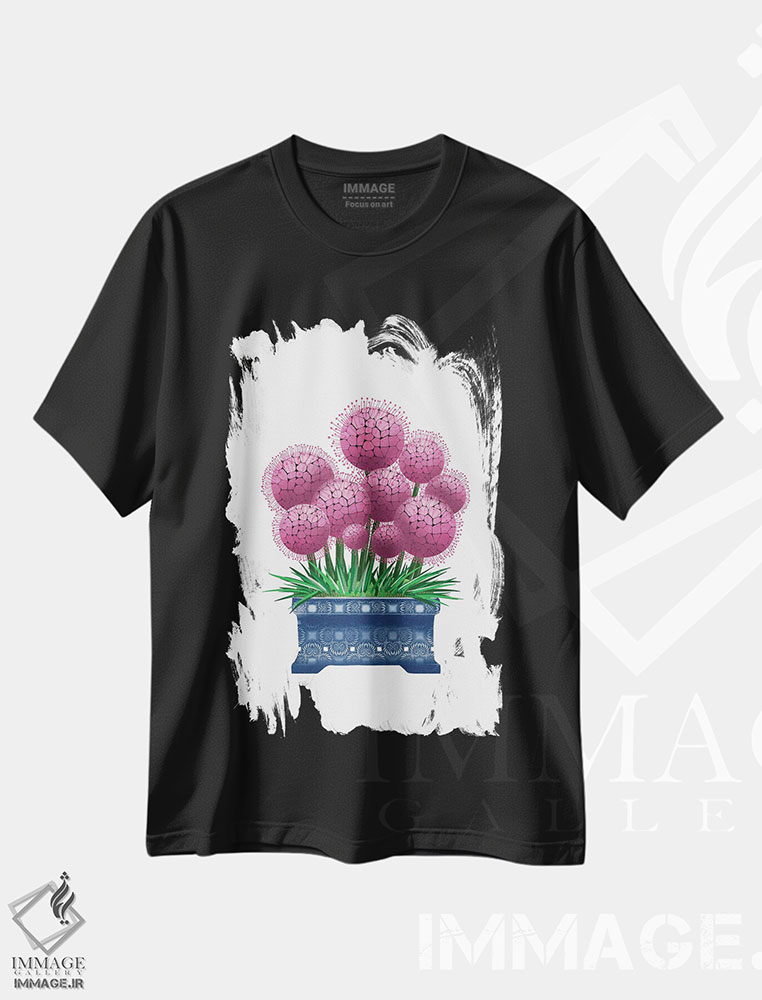 تیشرت طرح دار آلیوم در گلدان آبی، دکور معاصر اثر آن هاچینسون | فروشگاه ایماژ