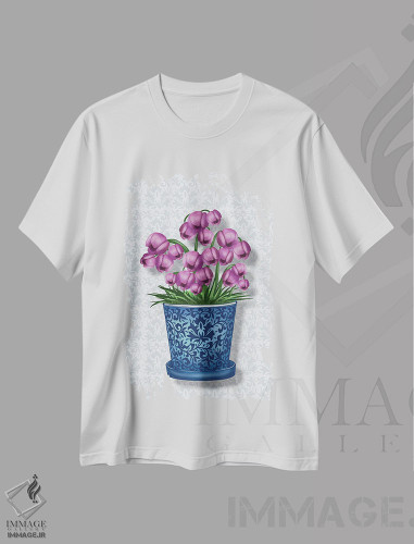 تیشرت طرح دار گل ناقوسی در گلدان آبی، دکور معاصر اثر آن هاچینسون | فروشگاه ایماژ