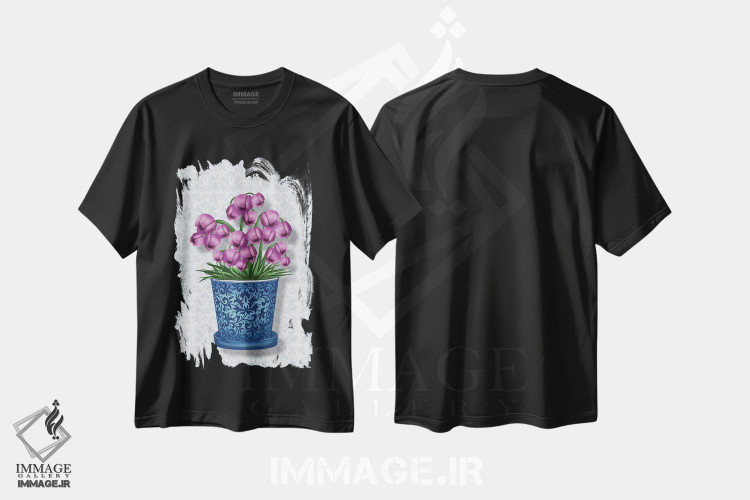 تیشرت طرح دار گل ناقوسی در گلدان آبی، دکور معاصر اثر آن هاچینسون | immage.ir