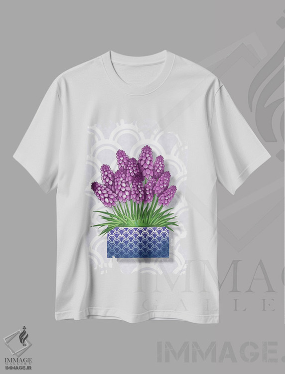 تیشرت طرح دار سنبل در گلدان آبی، دکور معاصر اثر آن هاچینسون | immage.ir