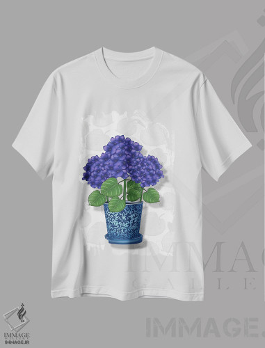 تیشرت طرح دار گلدان آبی با ادریسی های بنفش، دکور معاصر اثر آن هاچینسون | فروشگاه ایماژ