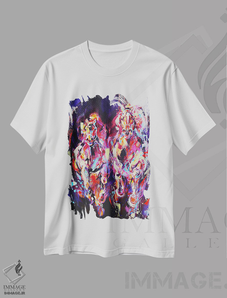 تیشرت طرح دار اسب دوانی، دکور معاصر اثر آنا چر | فروشگاه ایماژ