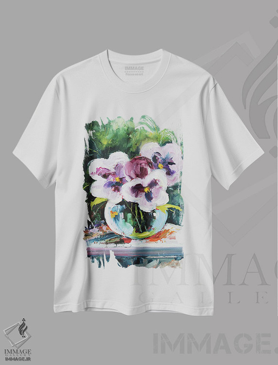 تیشرت طرح دار بنفشه ها در گلدان شیشه ای، دکور معاصر اثر الکساندرا جاگودا | immage.ir
