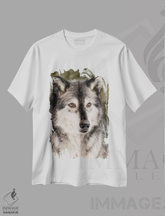 تیشرت طرح دار گرگ خاکستری در زمستان، مونتانا، مدیوم اثر آدام جونز | immage.ir