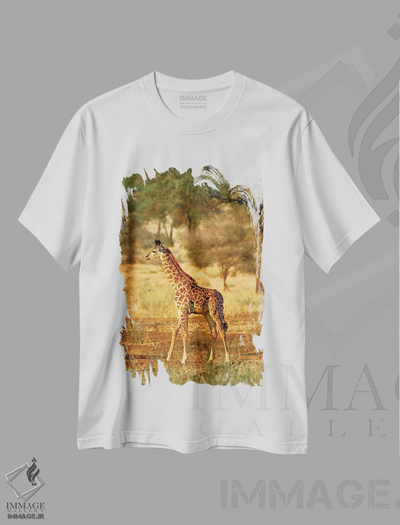 تیشرت طرح دار زرافه جوان، پارک ملی تارنگیر، تانزانیا، مدیوم اثر آدام جونز | immage.ir