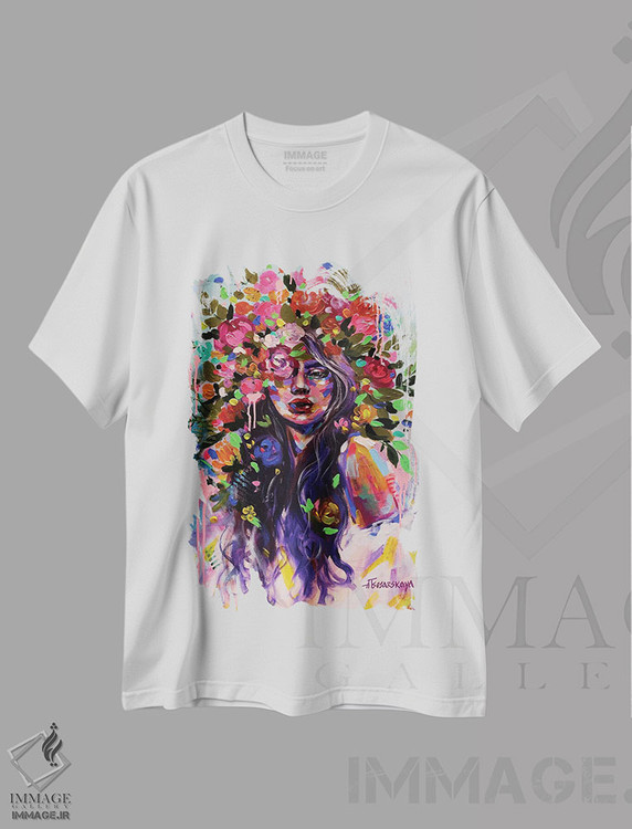 تیشرت طرح دار دختر قدرتمند اوکراینی، دکور معاصر اثر آلیاکساندرا تسسارسکایا | immage.ir