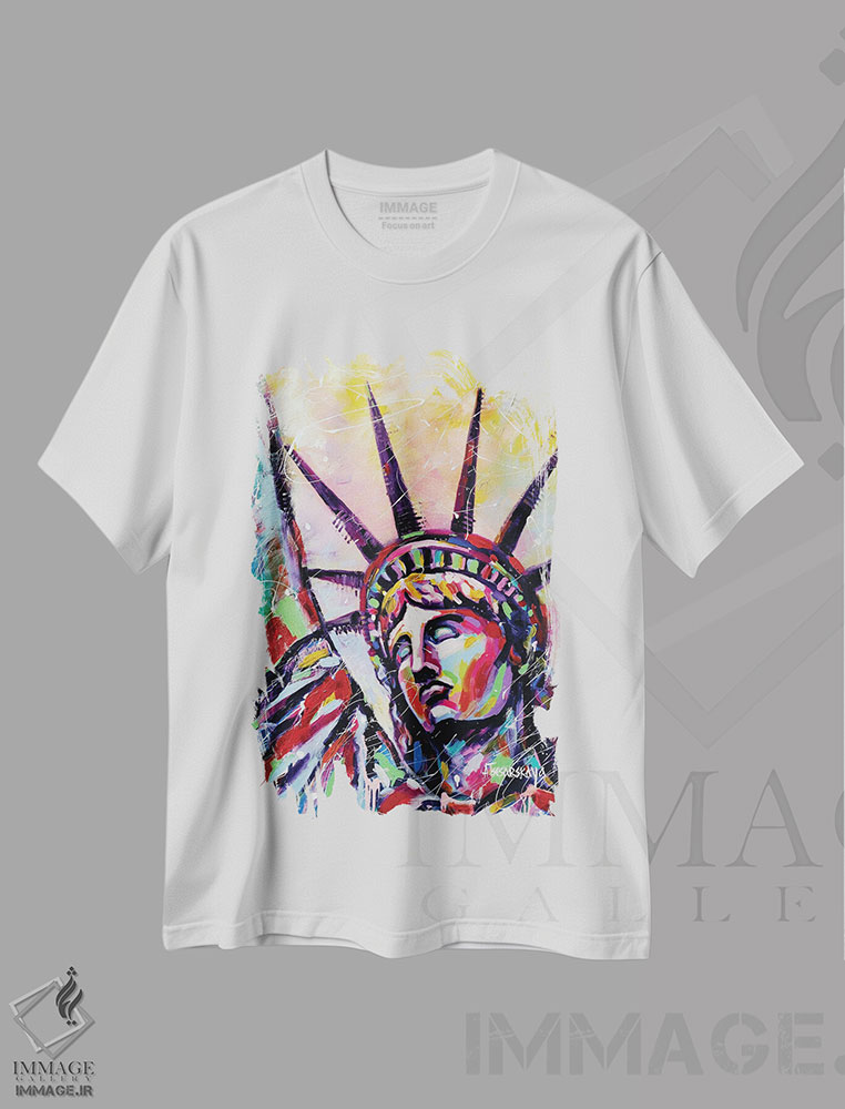 تیشرت طرح دار تندیس آزادی در رنگ قرمز، دکور آمریکایی اثر آلیاکساندرا تسسارسکایا | immage.ir