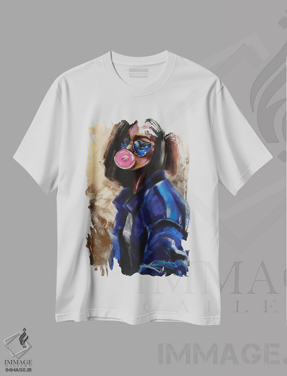 تیشرت طرح دار دختر جوان، مدیوم اثر آلیاکساندرا تسسارسکایا | immage.ir