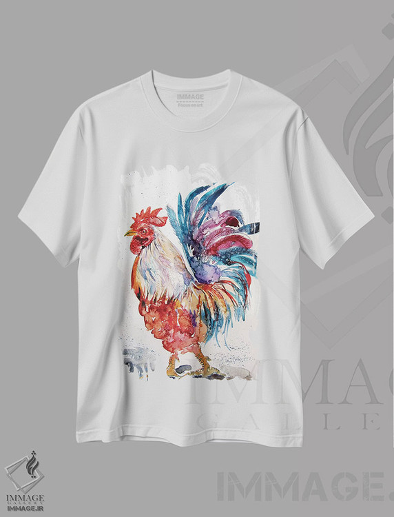 تیشرت طرح دار خروس در حیاط ۲، هنر فاخر معاصر اثر آنا بریجیتا کوواچ | immage.ir