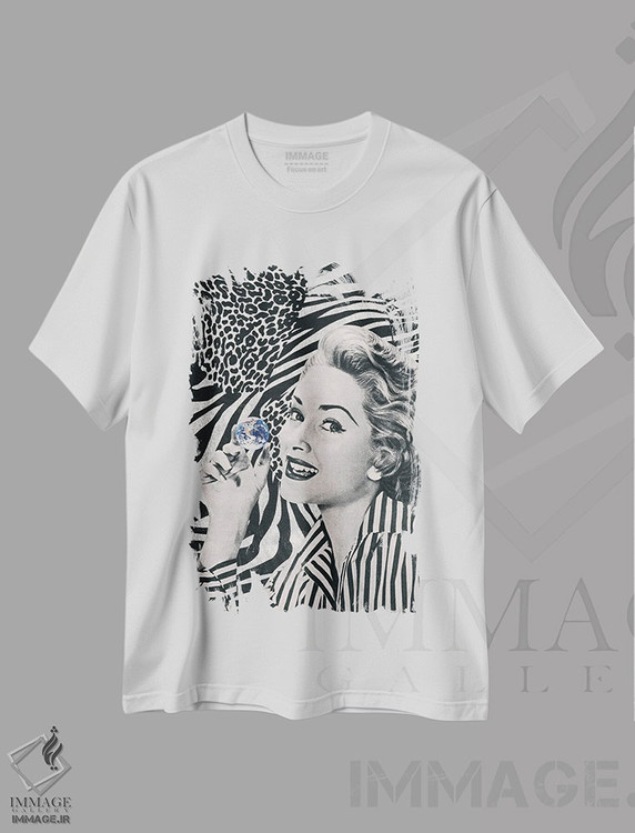 تیشرت طرح دار زمین در دستان ما، هنر دیجیتال اثر آندریاس لیه | immage.ir