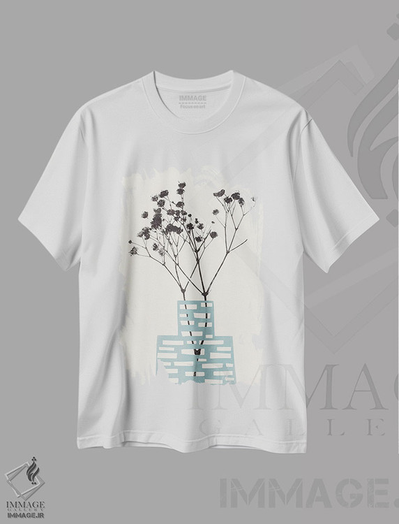 تیشرت طرح دار گل ژیپسوفیلا در گلدان آبی، تزئینی اثر آلیسا گالیتسینا | immage.ir