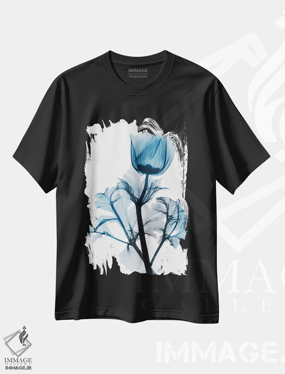 تیشرت طرح دار درخشش یاقوت کبود I، مدیوم اثر آلبرت کوئتسیِر | فروشگاه ایماژ