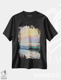 تیشرت طرح دار منظرهٔ دریا، دکور ساحلی اثر آندره اوستاپچوک | فروشگاه ایماژ