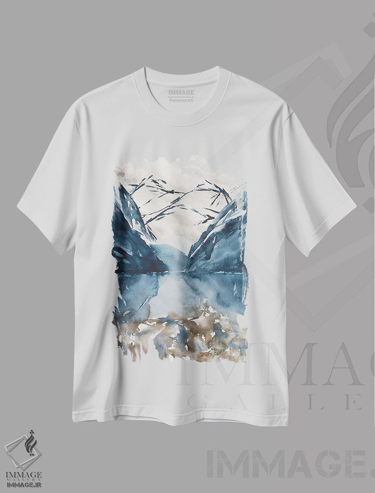 تیشرت طرح دار کوه ها با آبرنگ، منظرهٔ آبی، آبستره اثر آنا اوز | immage.ir