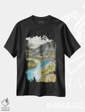 تیشرت طرح دار دریاچهٔ آبی در کوهستان، تزئینی اثر آنا اوز | فروشگاه ایماژ