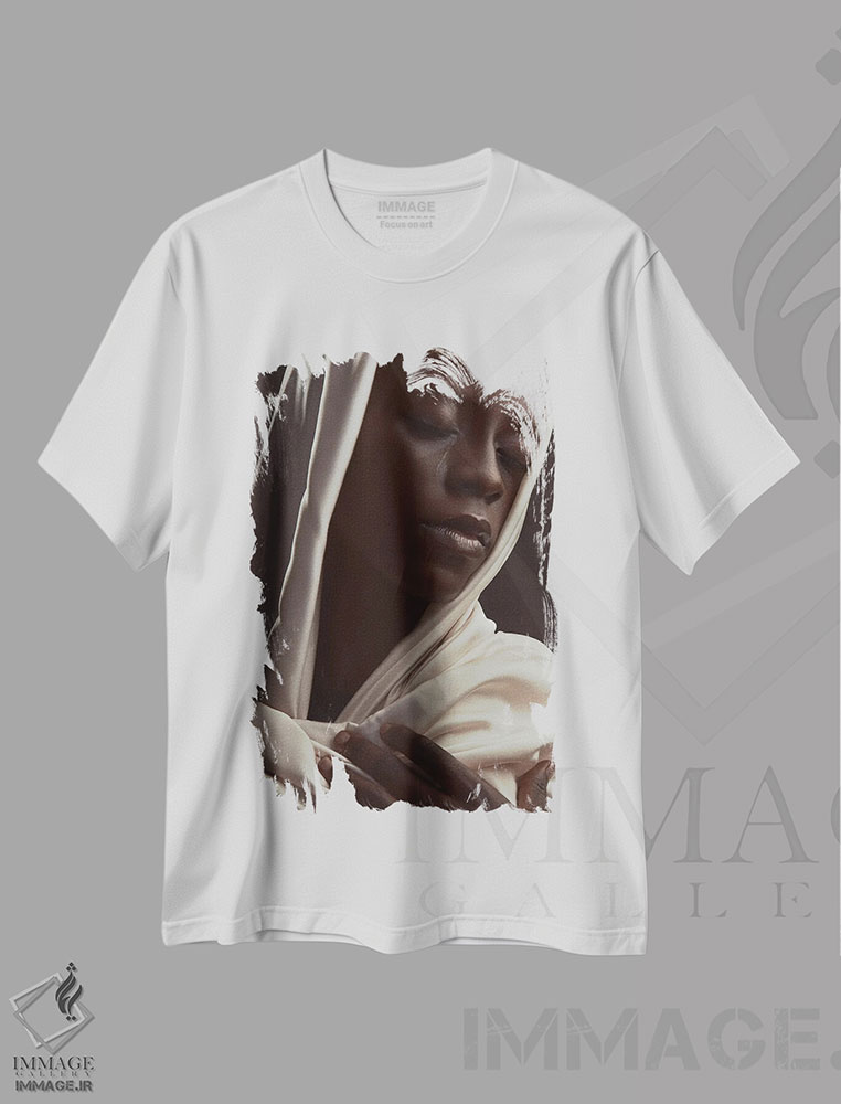 تیشرت طرح دار زن الهی، هنر آمریکایی آفریقایی تبار اثر آدنیران آدسانیا | immage.ir