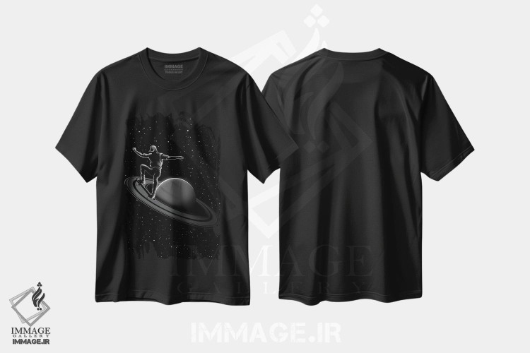 تیشرت طرح دار اسکیت باز در زحل، هنر دیجیتال سیاه و سفید اثر آلبرتو پرز | فروشگاه ایماژ