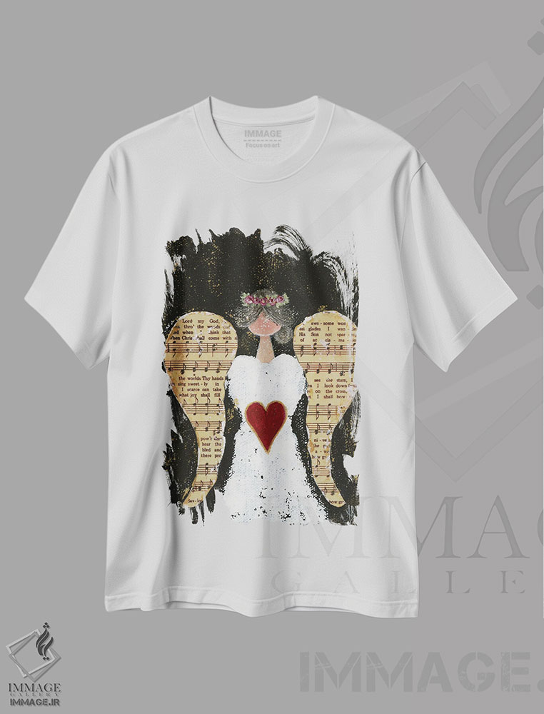 تیشرت طرح دار فرشتهٔ "چه عظیم است تو"، تزئینی اثر اشلی بردلی | immage.ir