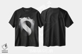 تیشرت طرح دار پس زمینهٔ گرادیان S شکل، هنر دیجیتال سیاه و سفید اثر آوی سیکس | فروشگاه ایماژ