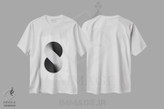 تیشرت طرح دار پس زمینهٔ سفید S شکل، هنر دیجیتال سیاه و سفید اثر آوی سیکس | immage.ir