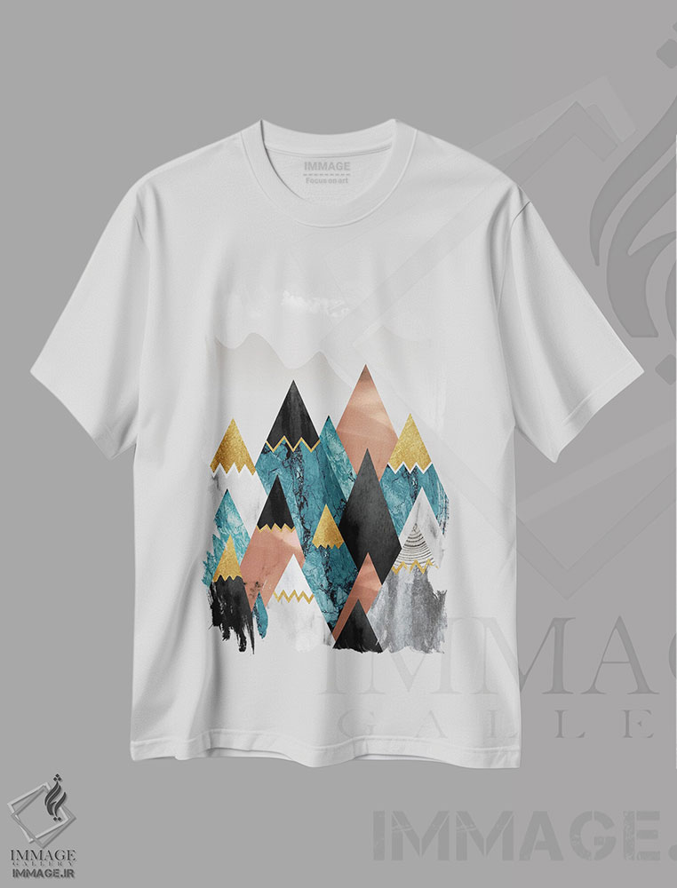 تیشرت طرح دار قله های کوه خیال انگیز، تزئینی اثر آرسی بسی | immage.ir