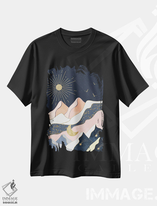تیشرت طرح دار خورشید، ماه، ستاره ها و کوه ها، آبستره اثر آرسی بسی | فروشگاه ایماژ