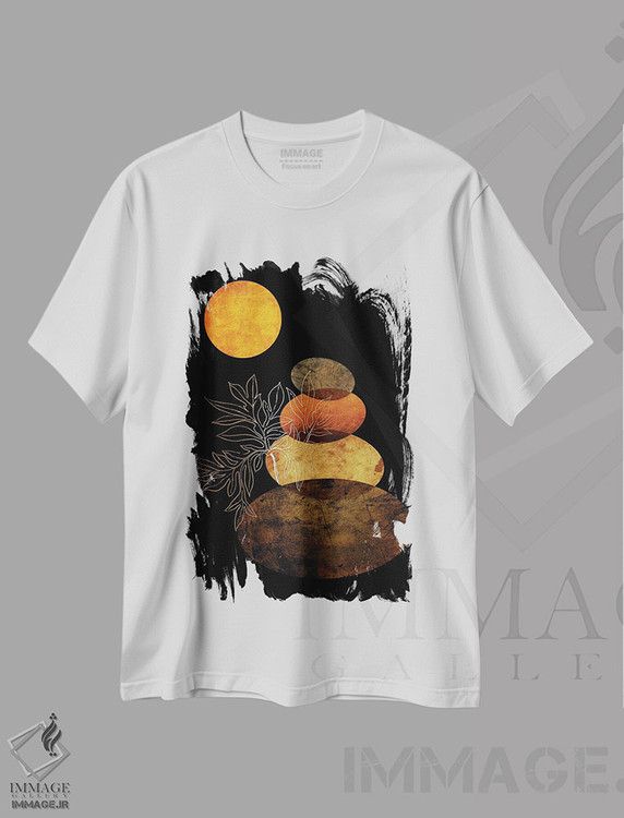 تیشرت طرح دار هرم سنگی و مهتاب، تزئینی اثر آرسی بسی | immage.ir